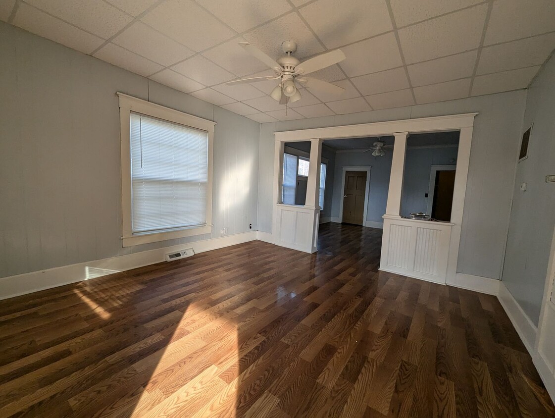 Foto del edificio - Coming Soon 4 Bed, 1 Bath — Available December 15th!