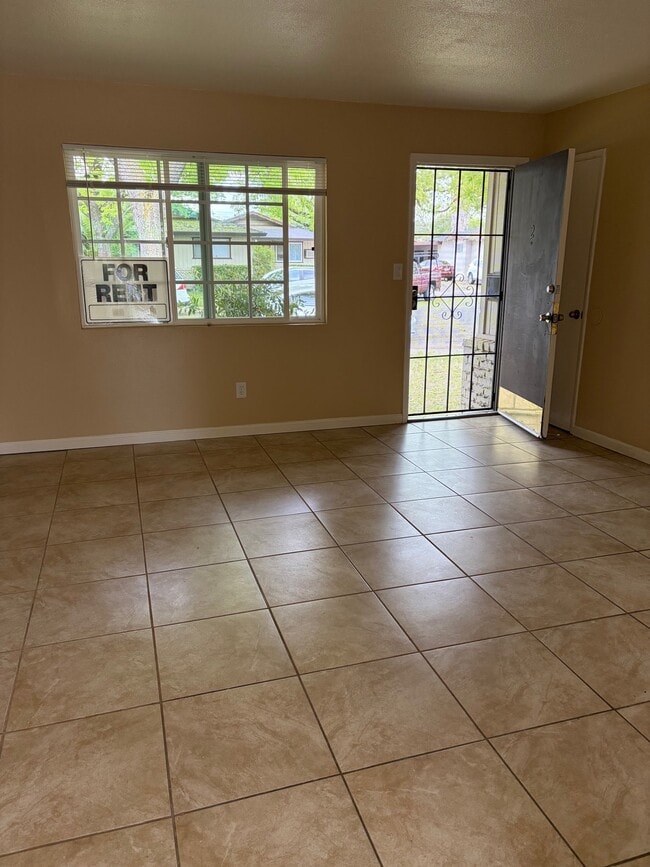 Building Photo - 1701 Carver Ct
