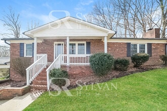 Building Photo - 140 E Renee Dr