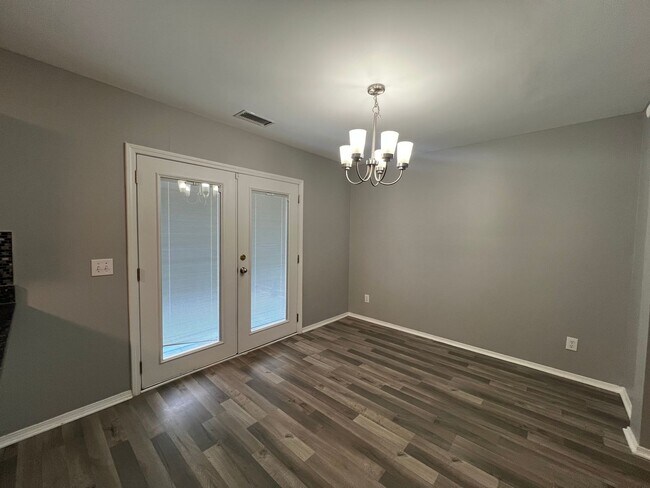 Foto del edificio - 4 Bedroom Home in Mallard Creek Area