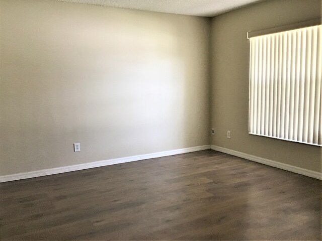 Building Photo - 560 Benton Dr