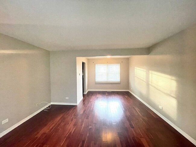 Building Photo - 1410 River Oak Dr
