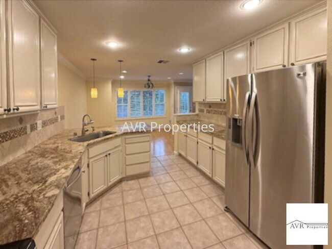 Foto del edificio - Gorgeous well situated end unit home in San Ramon