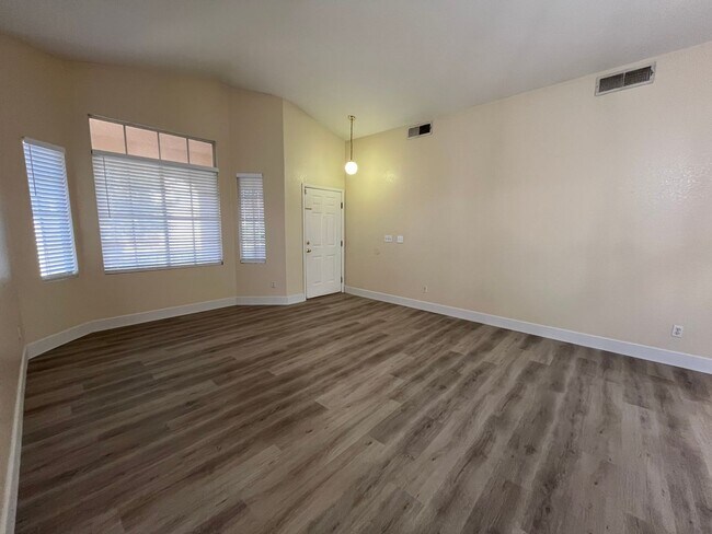 Building Photo - Single Story Home in Desirable Silverado R...