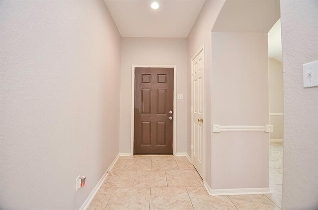 Building Photo - 14618 Rochelle Ct