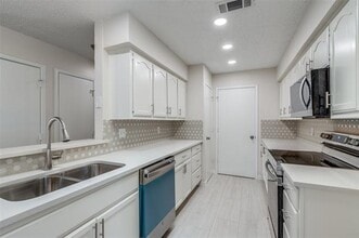 Building Photo - 8938 Thompson Cir