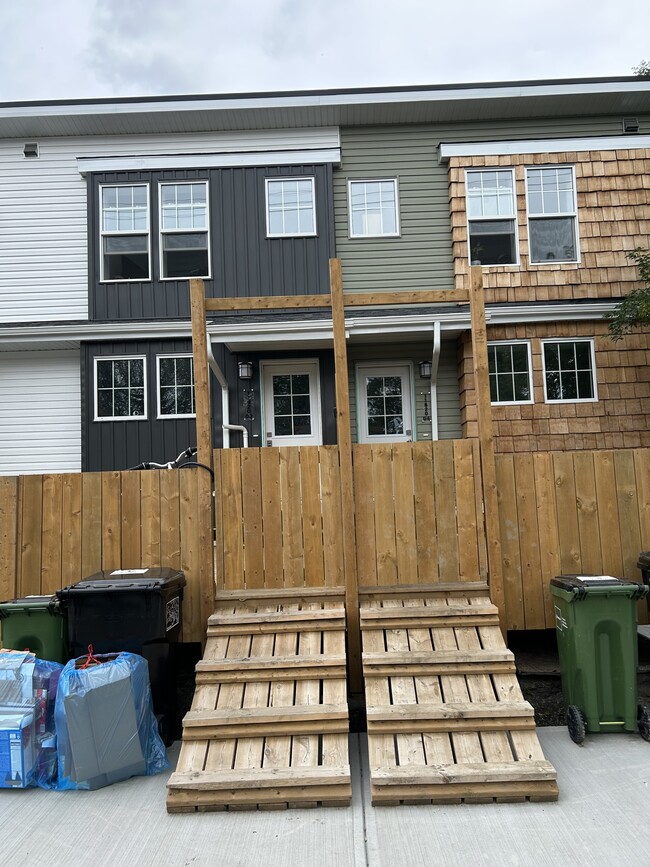 Building Photo - 11820-11861 61 St NW