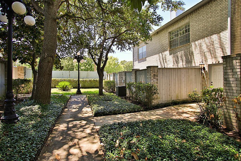 Primary Photo - 410 Wilcrest Dr