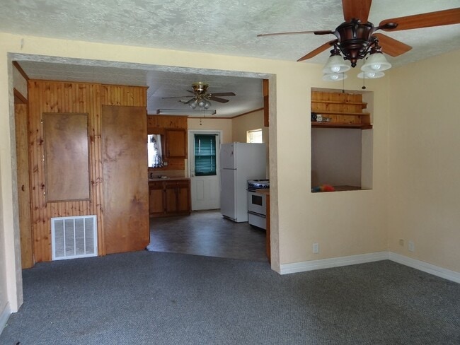 Building Photo - 3801 Stuart Ave