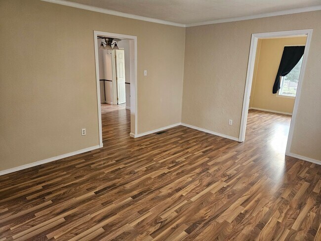 Foto del edificio - Charming 4Bed/2Bath Home in the Heart of Rainier! Available 6/10/26