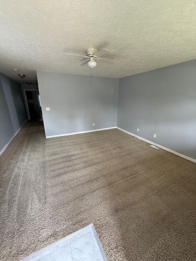 Building Photo - 207 S Willow Rd