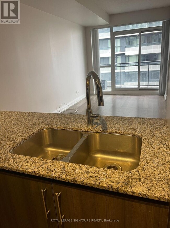 Building Photo - 85 The Donway W