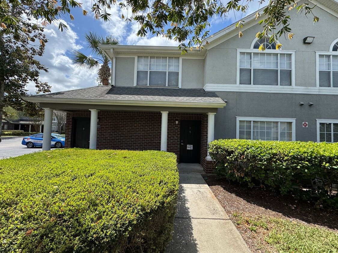 Primary Photo - Beautiful 1 Bedroom, 1 Bath Unit in Herita...