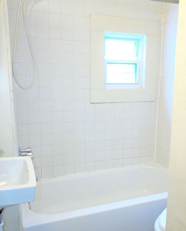 Building Photo - 713 S Beech St