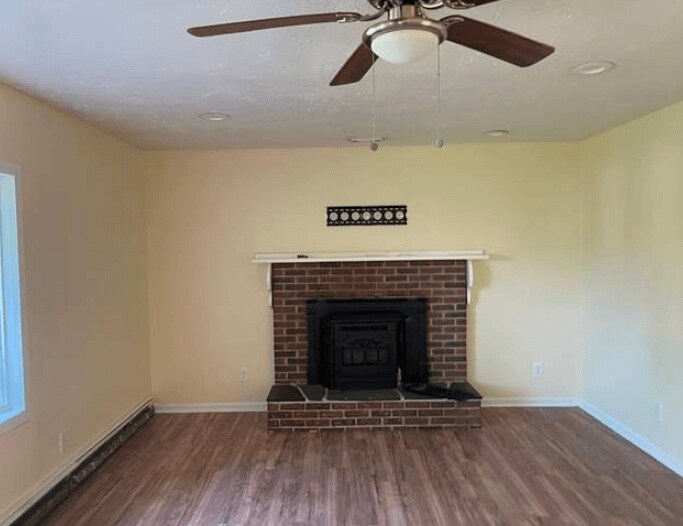 Building Photo - NOW AVAILABLE! - 385 Gansevoort Rd, Fort E...