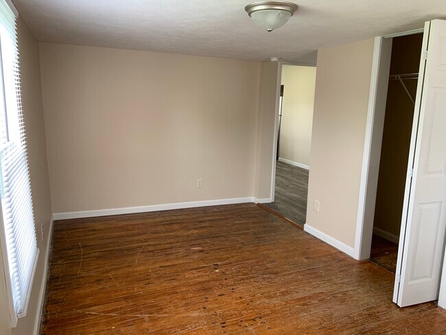 Dormitorio 1 - 1312 S Lincoln St