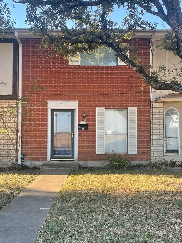 Primary Photo - 231 W Ailsie Ave