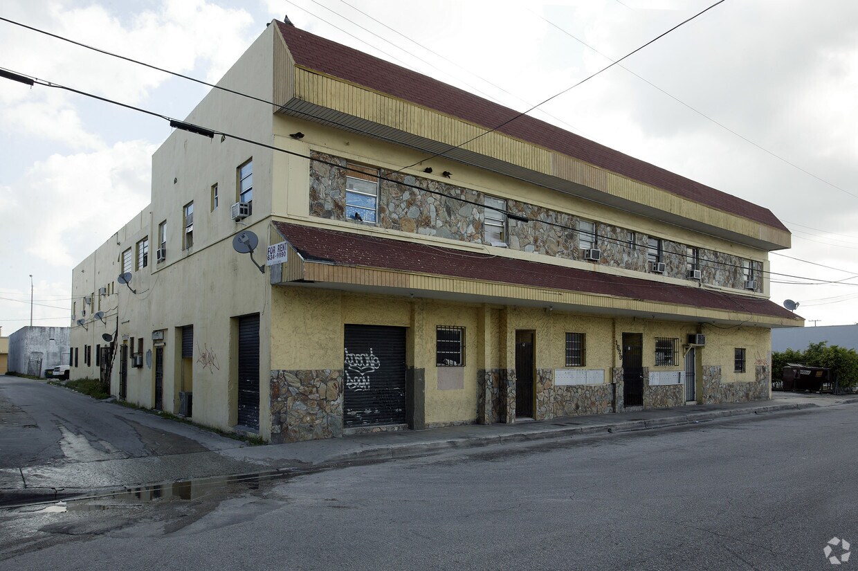 Foto del edificio - 1621-1629 NW 35th St