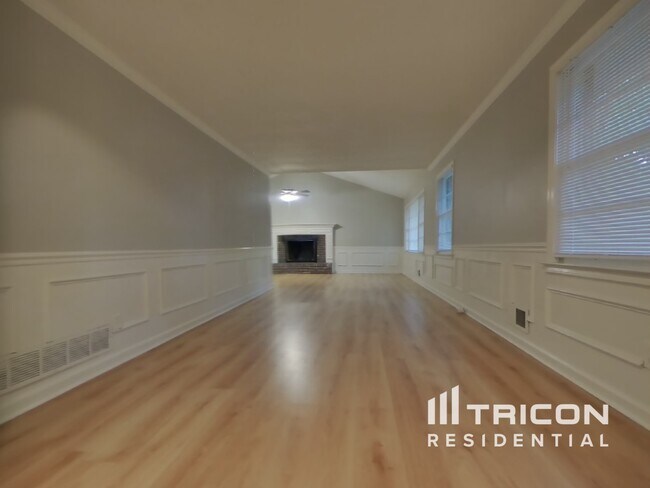 Building Photo - 1411 Wildwood Dr