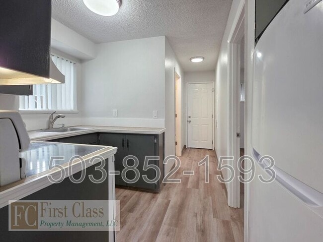 Foto del edificio - 12345 SW Hall Blvd