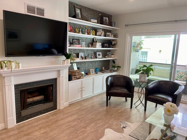 Built in shelves - 11820 Mayfield Ave