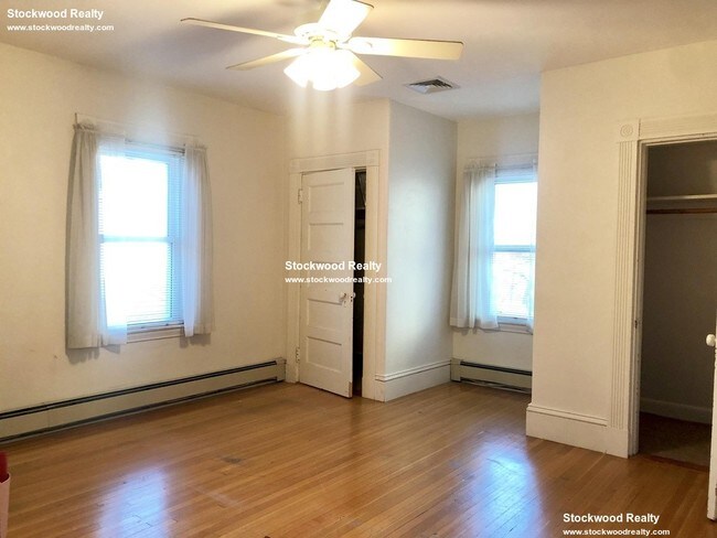 Building Photo - Gorgeous 4 bed 3 bath in Savin Hill!