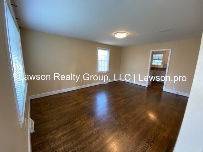 Foto del edificio - Updated Four Bedroom Home with a Full Walkout Basement