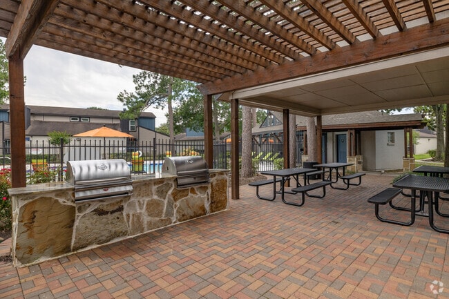 Outdoor grills - Estates at Cypress