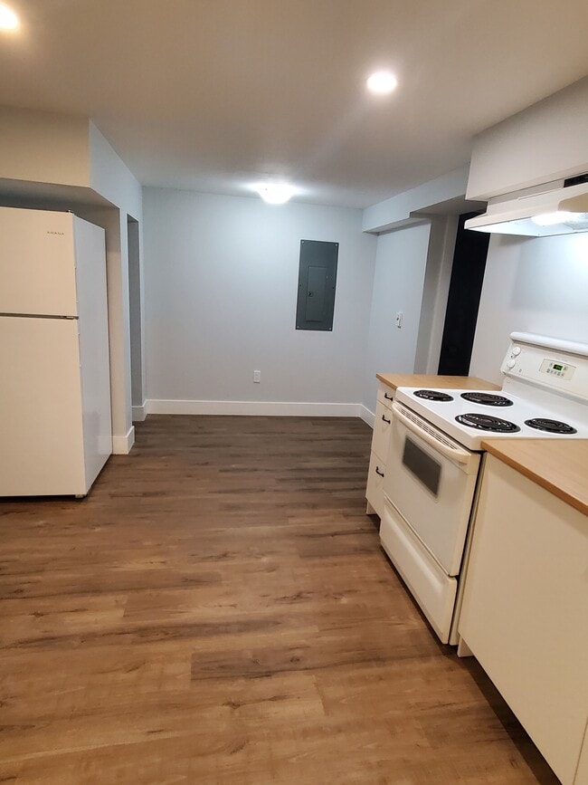 Photo du bâtiment - Nestled in the pine trees