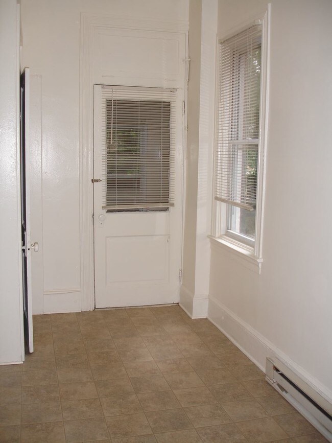 Building Photo - 313 W Lemon St