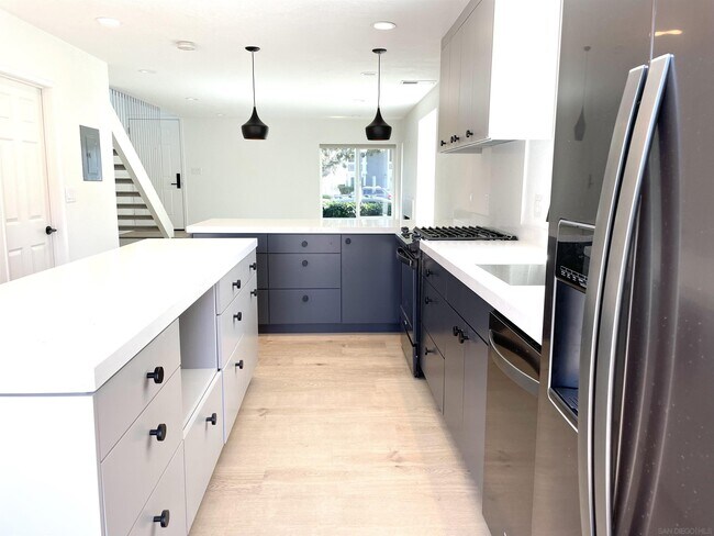 Building Photo - 6982 Carnation Dr