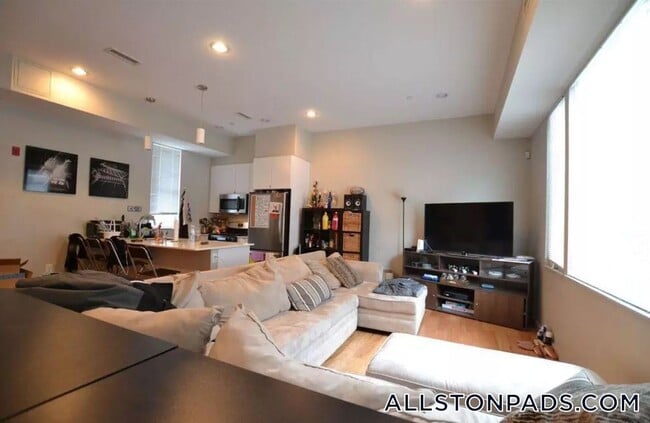 Foto del edificio - 55 Glenville Ave