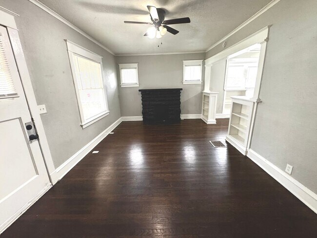 Building Photo - Recently Renovated 3BD/2BA House in KCMO