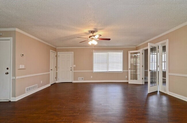 Building Photo - 2100 Summerville Ct