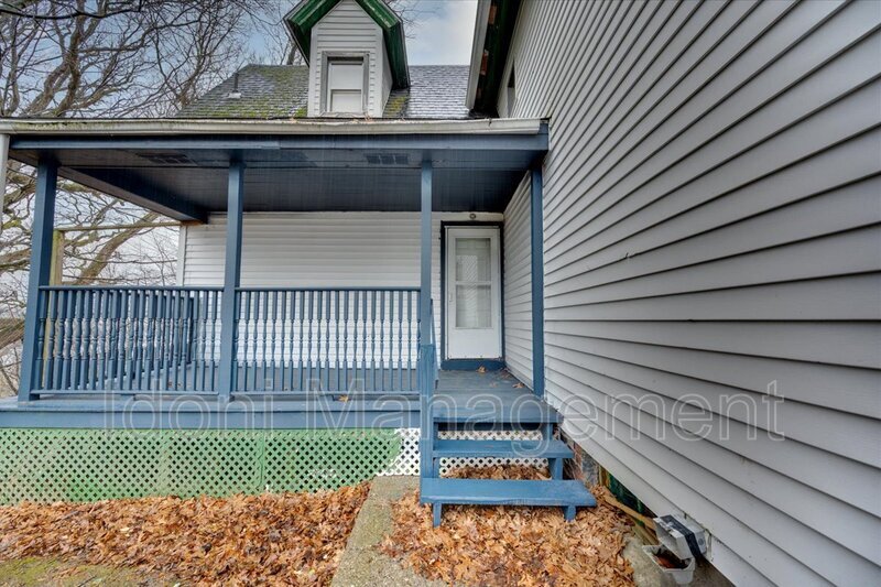 82 6th St Unit A, Norwich, CT 06360 Condo for Rent in Norwich, CT