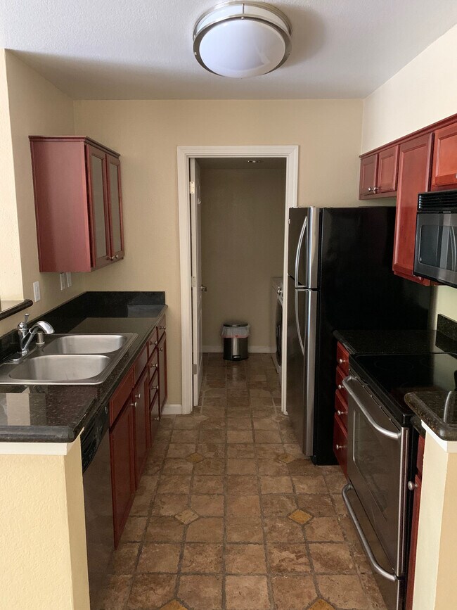 Building Photo - 245 Reflections Dr