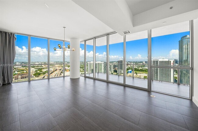 Foto del edificio - 1100 Biscayne Blvd