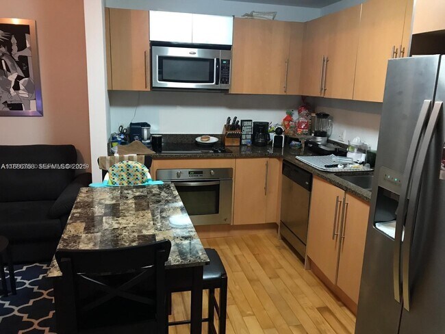 Foto del edificio - 300 S Biscayne Blvd