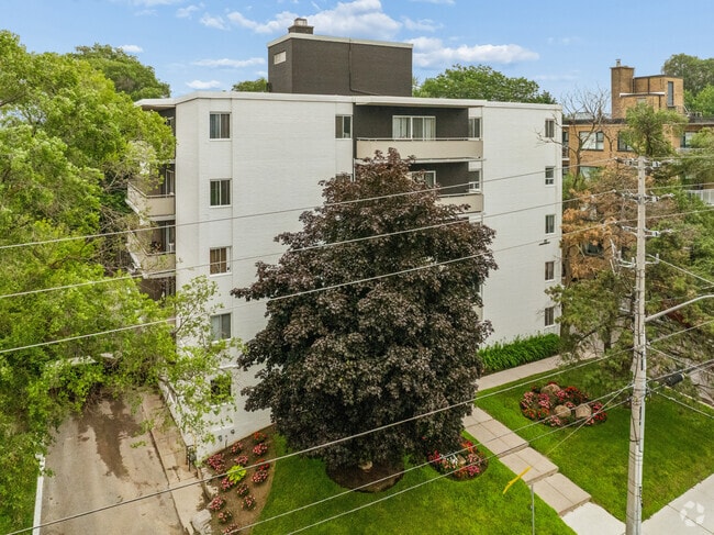 Building Photo - 1903 Bayview Avenue