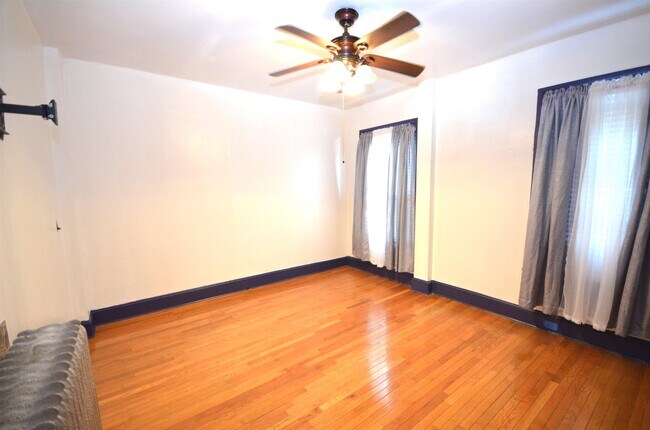 Foto del edificio - 572 E 25th St