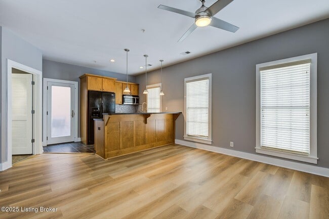 Foto del edificio - 10606 Norton Commons Blvd