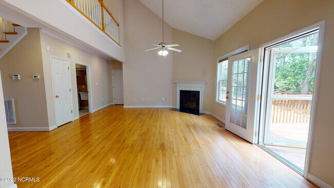 Building Photo - 105 Silverburn Pl