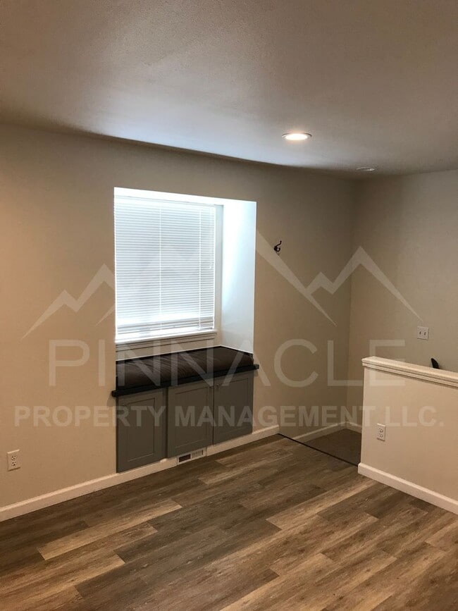 Building Photo - Beautiful One Bedroom Apartment Home