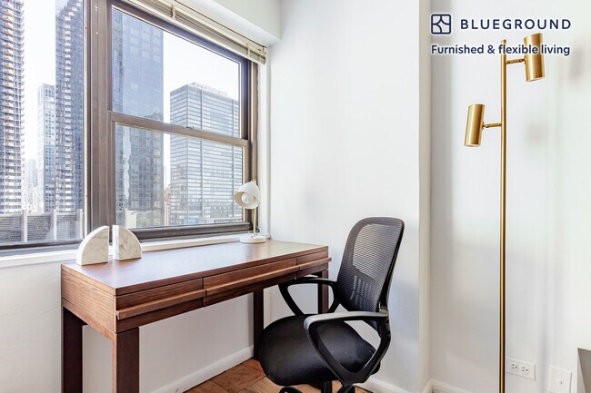 Foto del edificio - 330 E 46th St