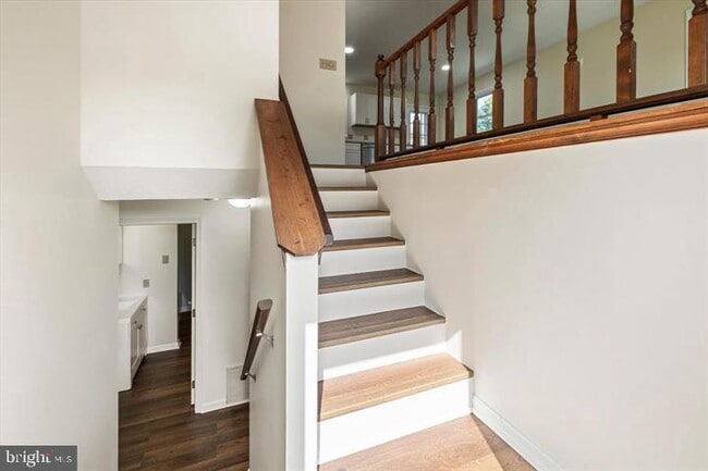 Building Photo - 136 Nightingale Ave