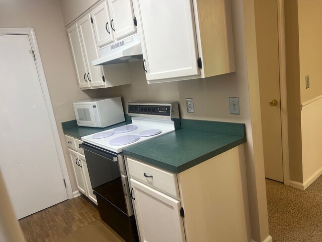 Foto del edificio - Prime Downtown Living - 2BR, 1BA Apartment...