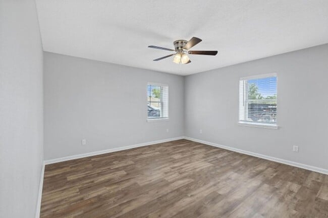 Building Photo - 270 Bruce Cir