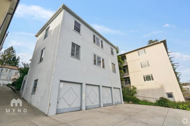 Building Photo - 848 Erie St