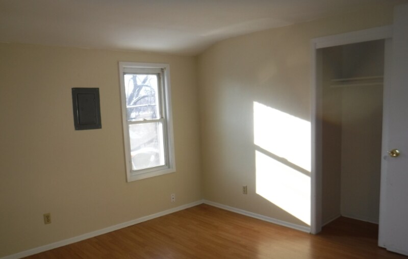 Building Photo - 513 N Oak Ave