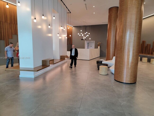 Foto del edificio - 350 S Miami Ave
